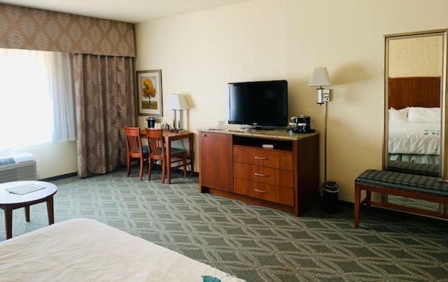 Hotel Wingate By Wyndham Elkins Esterno foto