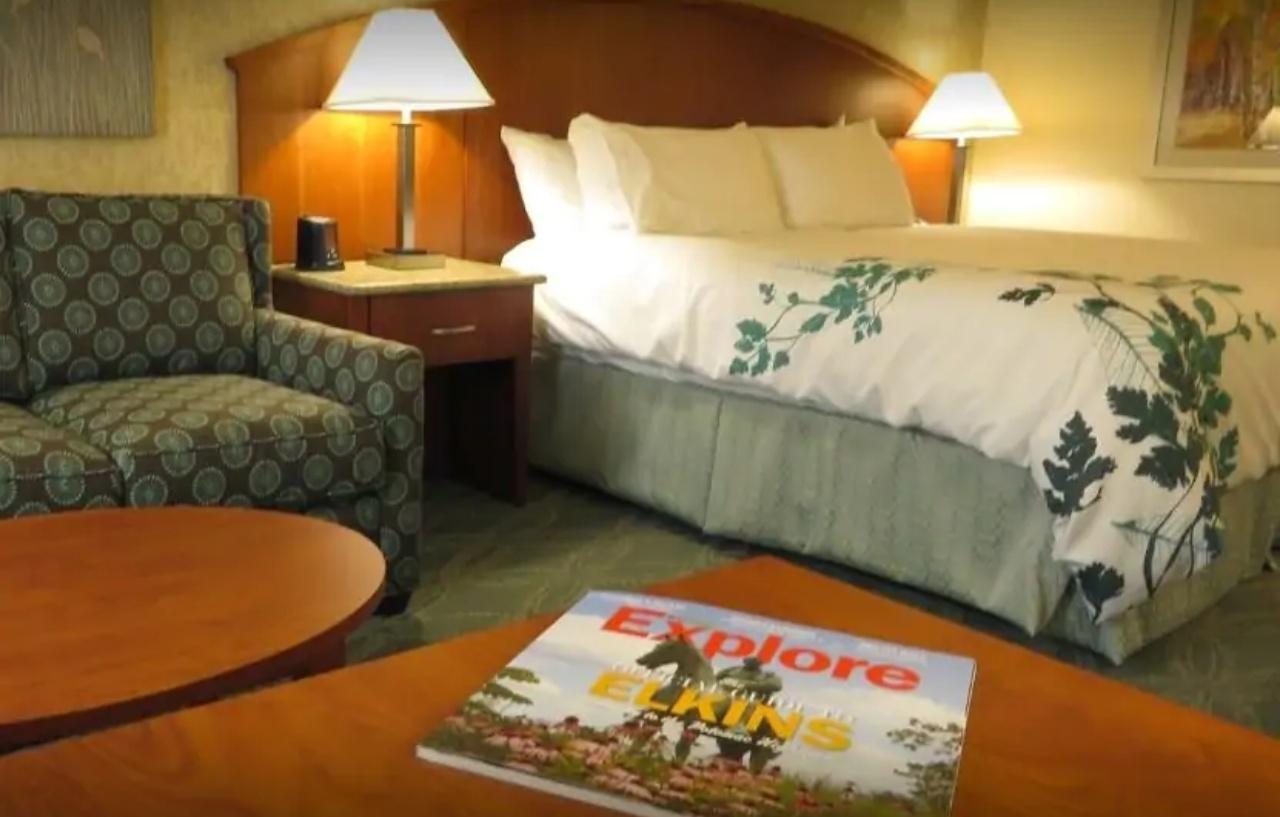 Hotel Wingate By Wyndham Elkins Esterno foto
